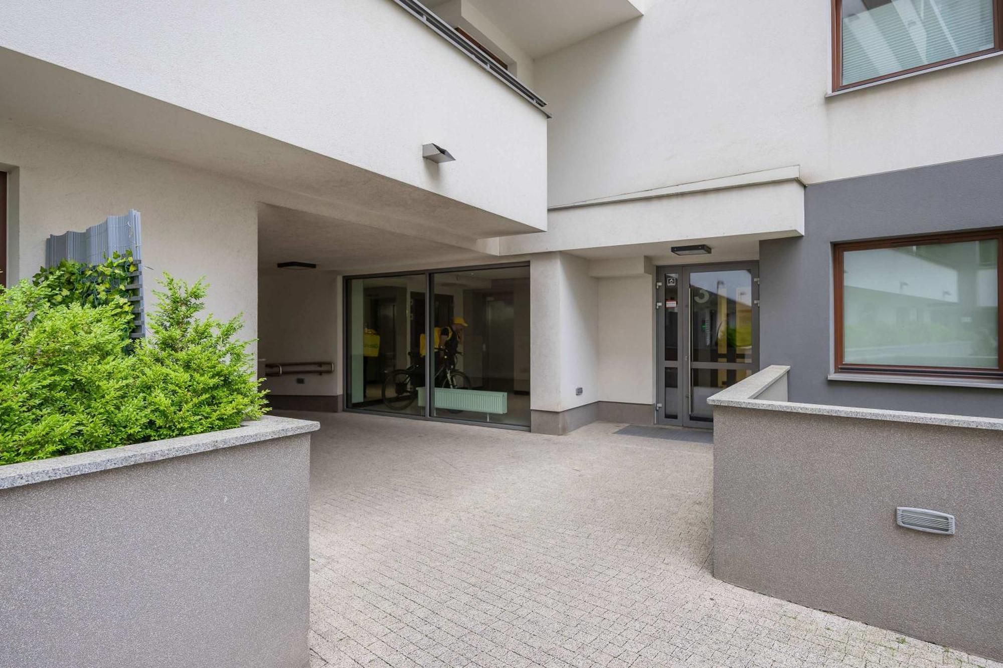 Functional With 2 Bedrooms And Parking In Wola District By Renters Apartament