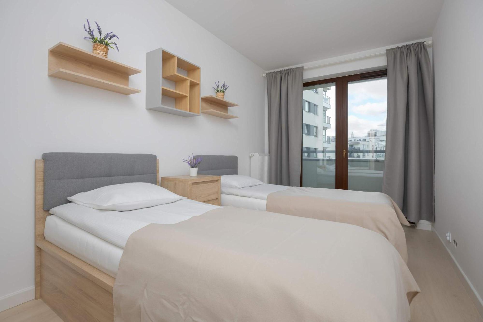 Functional With 2 Bedrooms And Parking In Wola District By Renters *