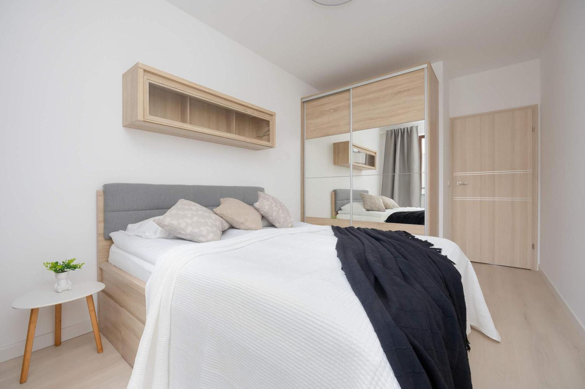 Apartament Functional With 2 Bedrooms And Parking In Wola District By Renters Warszawa