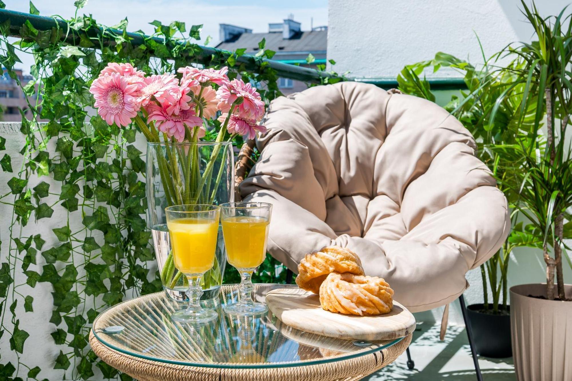 Căn hộ Pulawska Mokotow 2-bedroom & Living Room, Balcony & Free Parking On Site