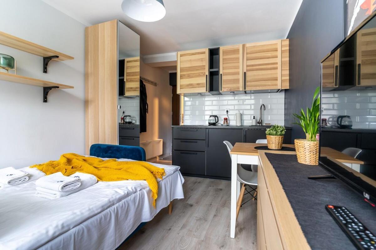 Zapasowe- Na Razie Close - Golden - Ogrodowa1 Warsaw