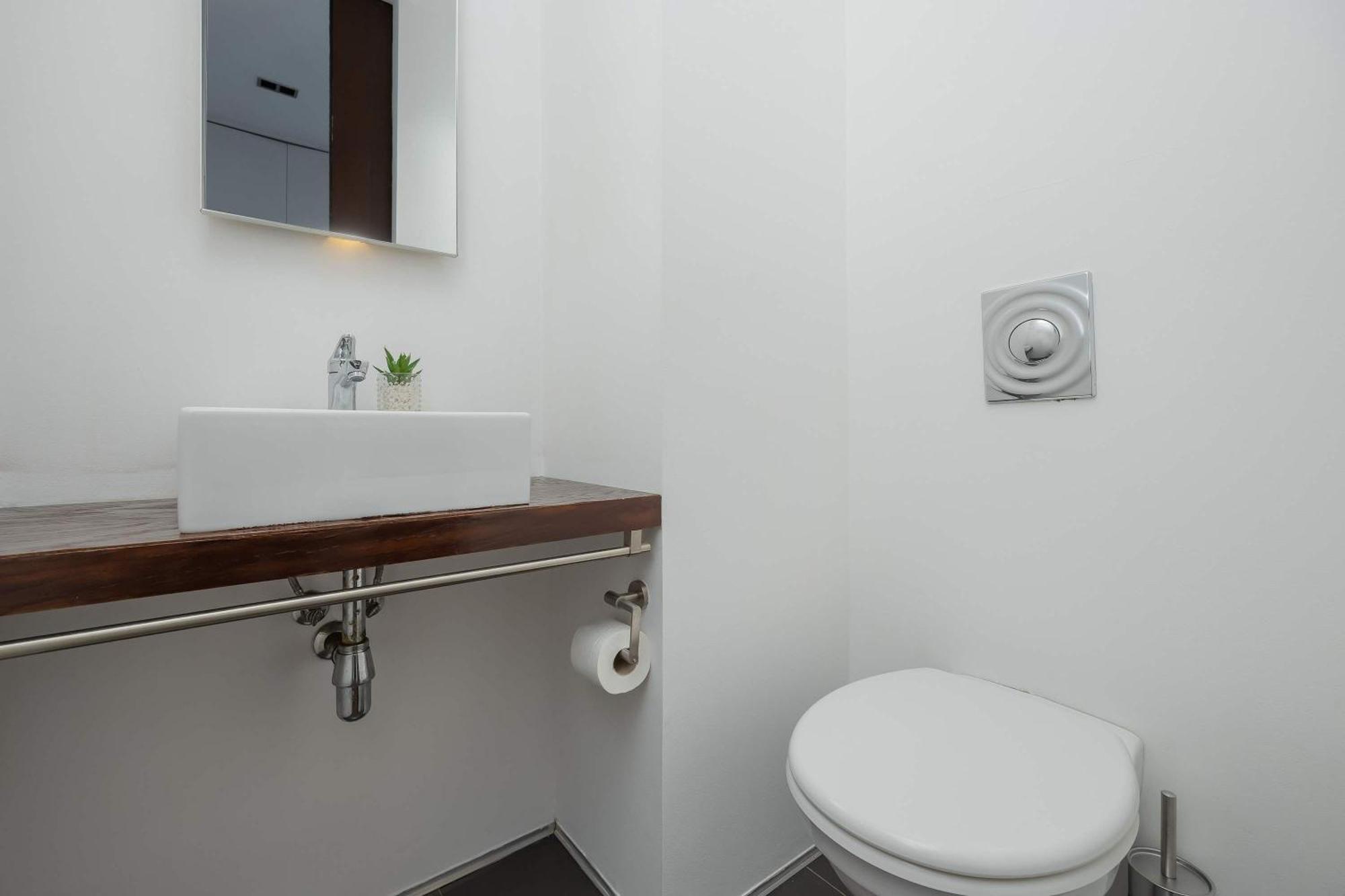 Air-conditioned Near Lazienki Park With Parking By Renters Apartment Warsaw