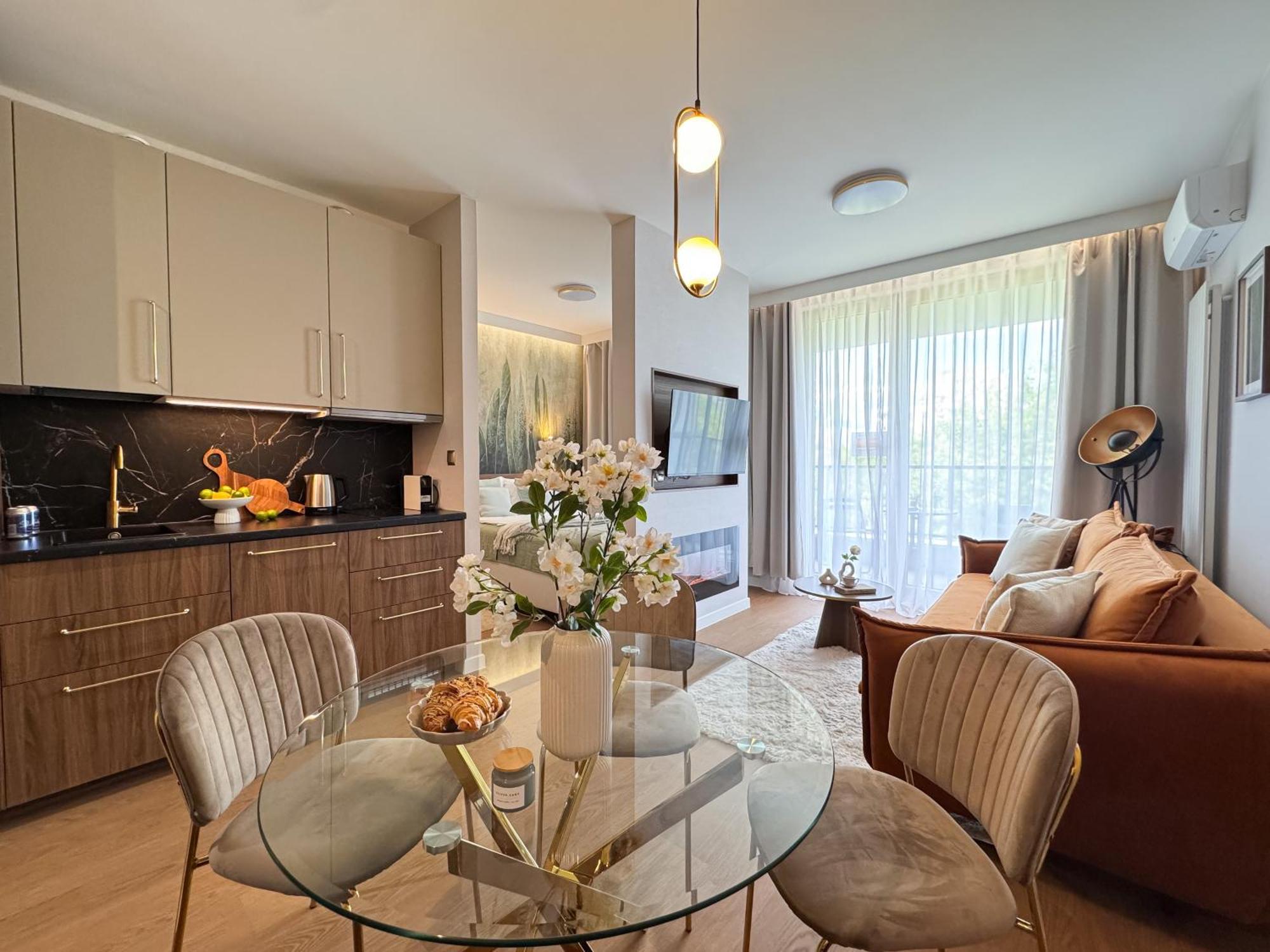 Deluxe Domaniewska With Ac By Renters Prestige Apartment Warsaw