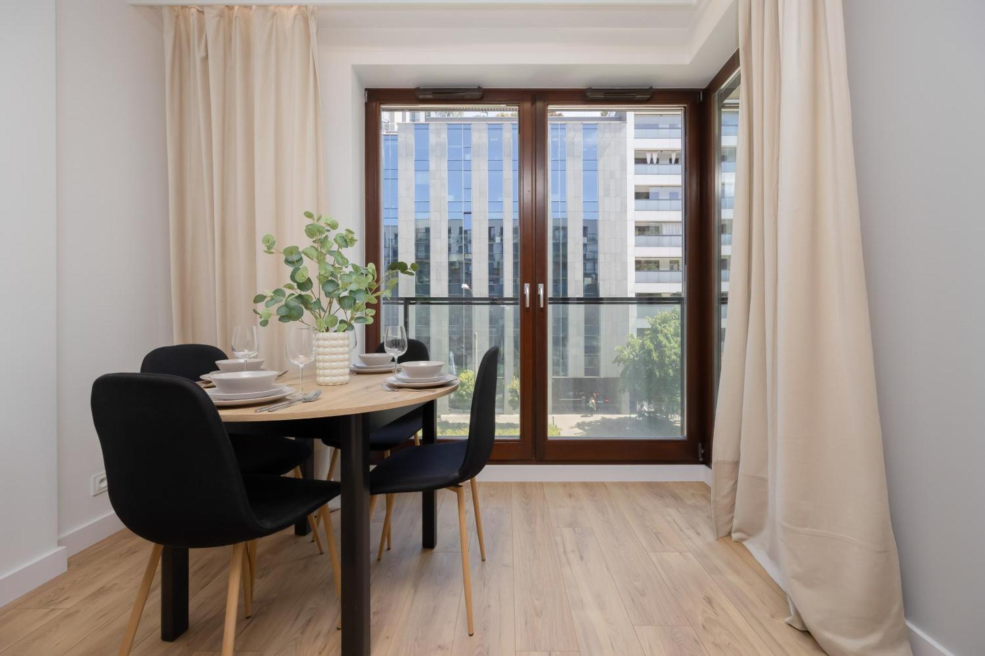 Siedmiogrodzka With Balcony & Parking Wola By Renters Warschau