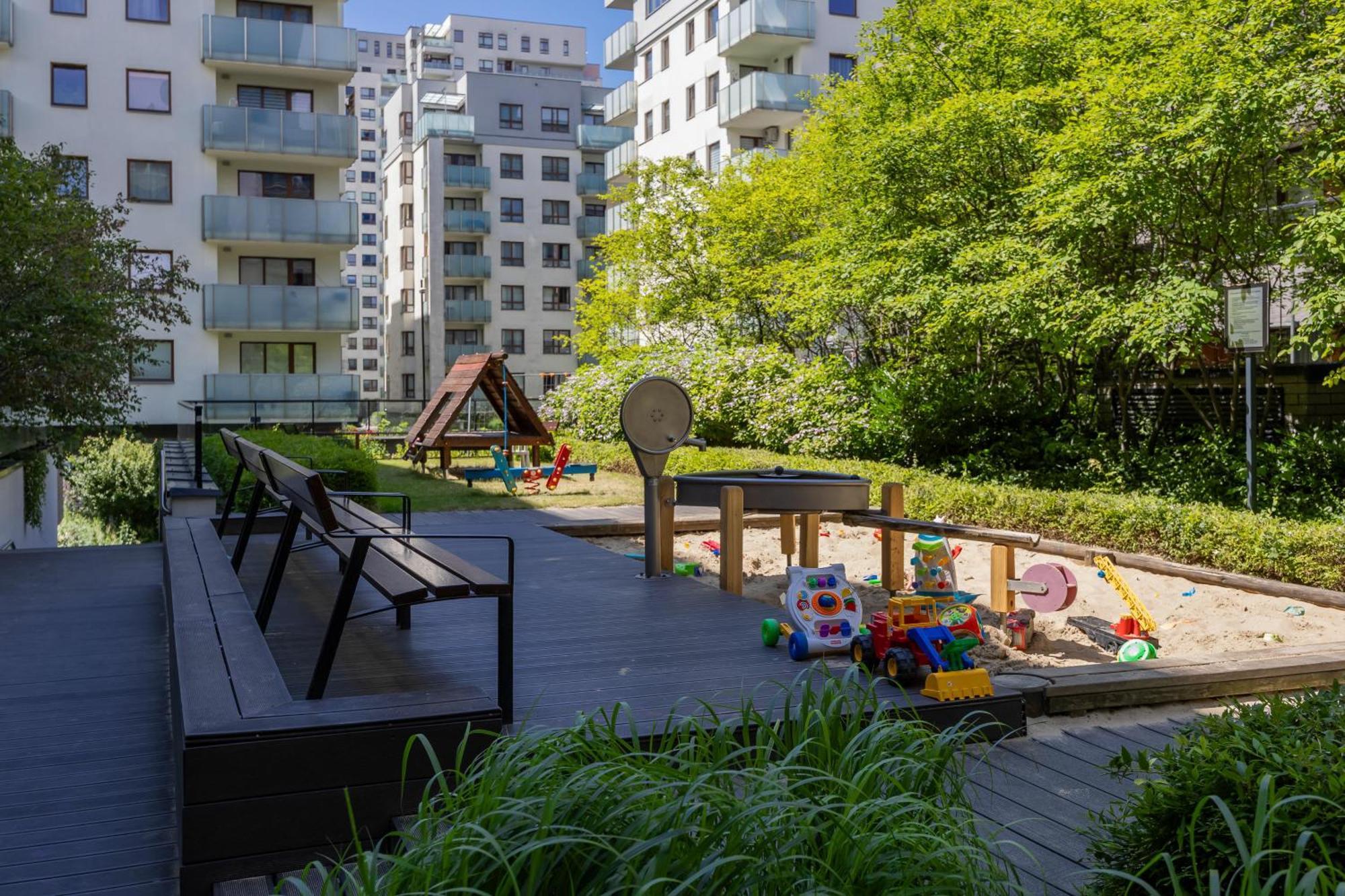 Siedmiogrodzka With Balcony & Parking Wola By Renters Apartment Warschau