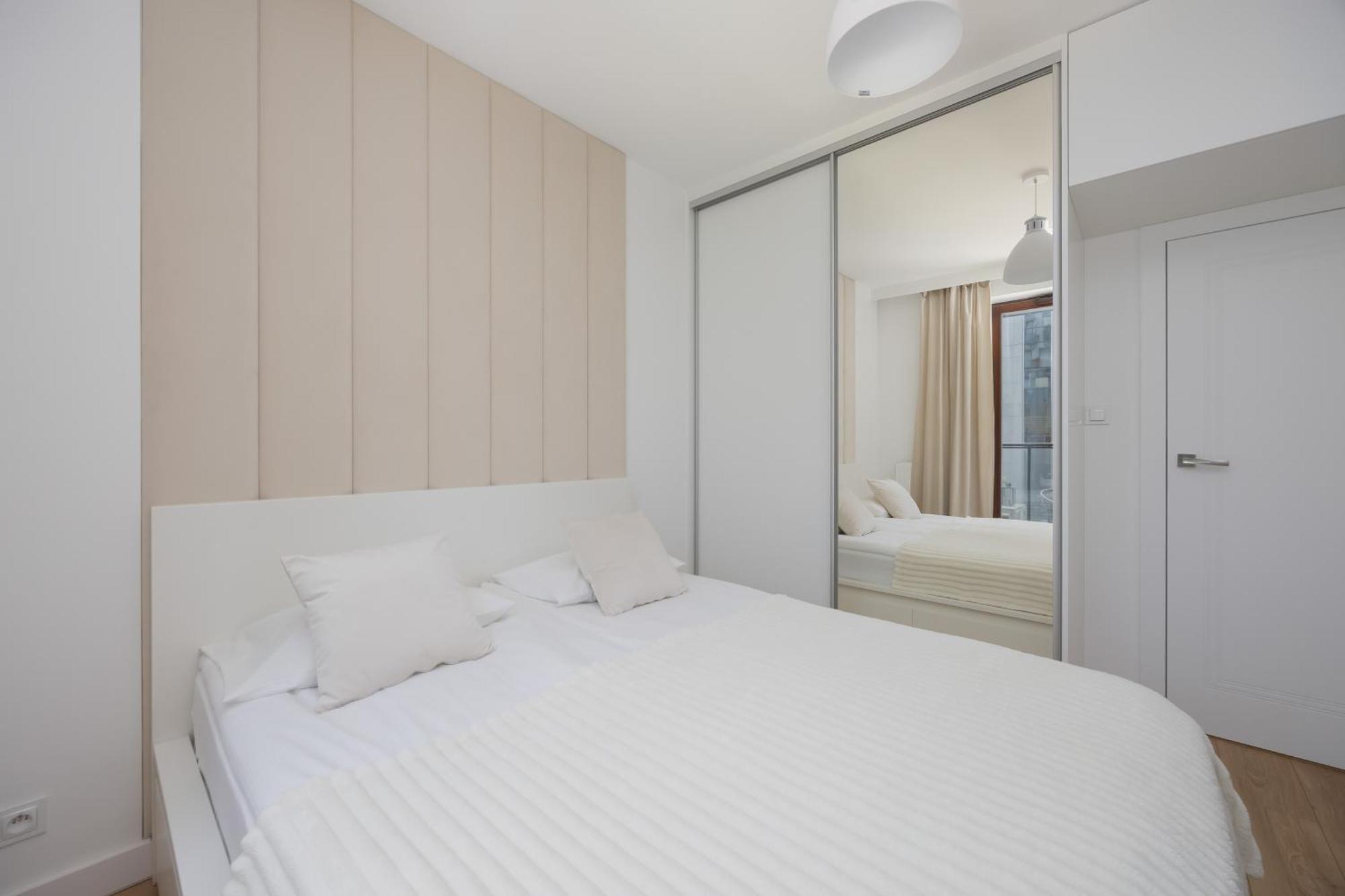 Siedmiogrodzka With Balcony & Parking Wola By Renters Apartment *