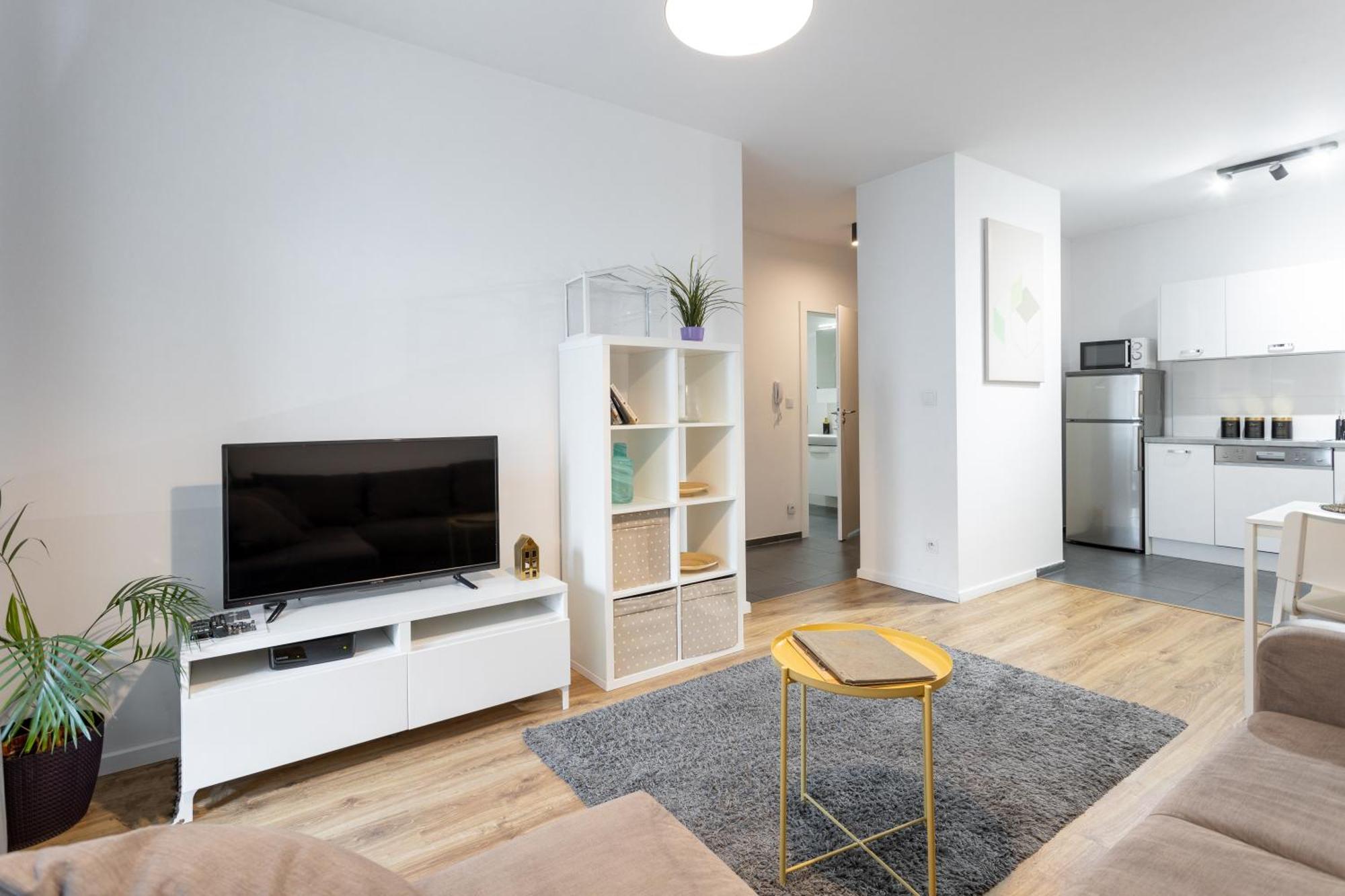 Chic - Modern And Cozy - Location - Pereca
