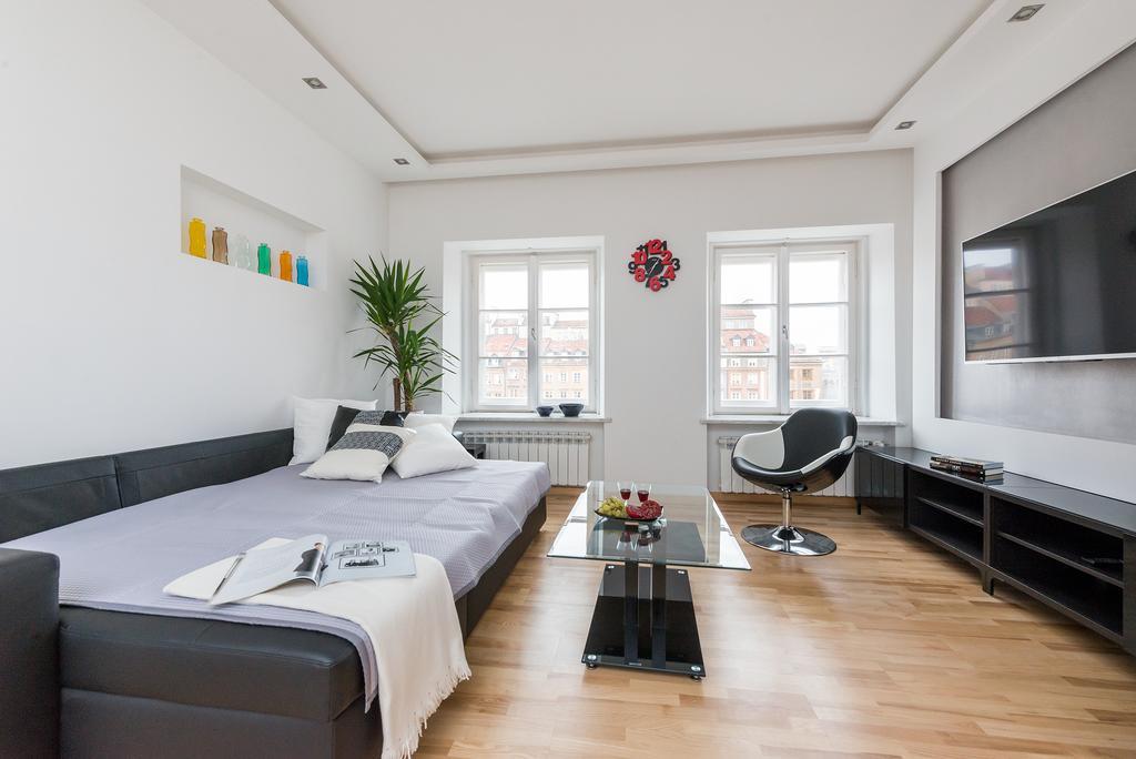 Old Town Square P&o Apartment