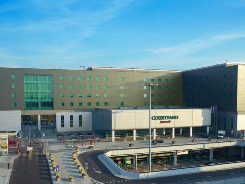 Courtyard By Marriott Airport Hotel
