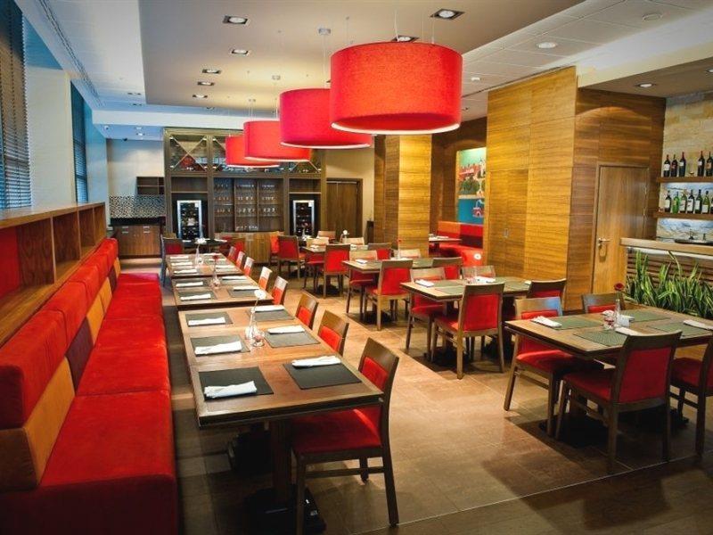 Mercure Airport Khách sạn 4*