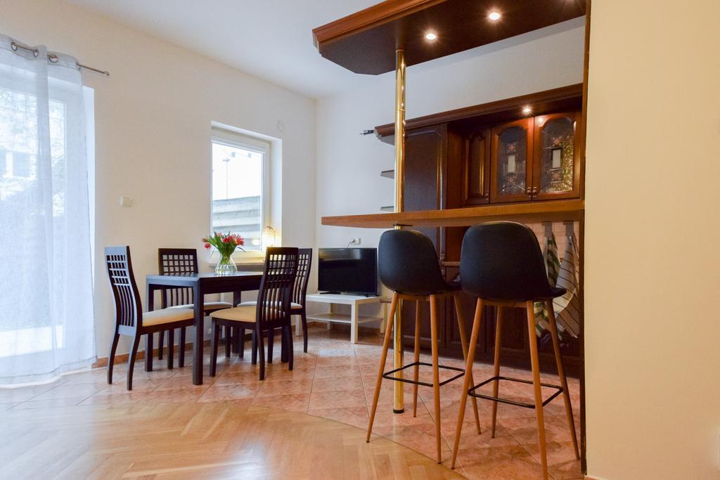 Shortstaypoland Bialobrzeska Apartment