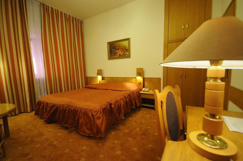 Karat 2* Warsaw
