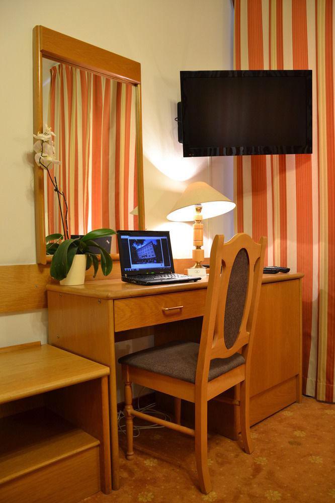 Karat 2* Warsaw