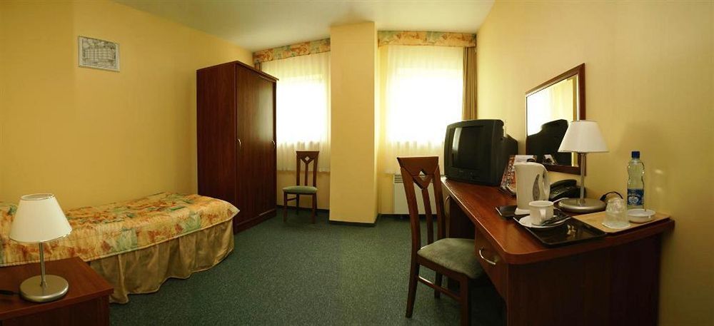 Hotel Sangate Airport 3*