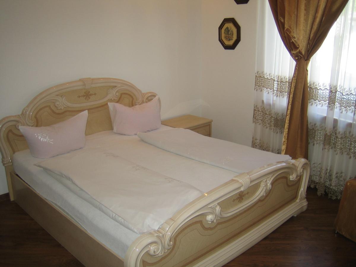 My - Czarny Kot Bed & Breakfast