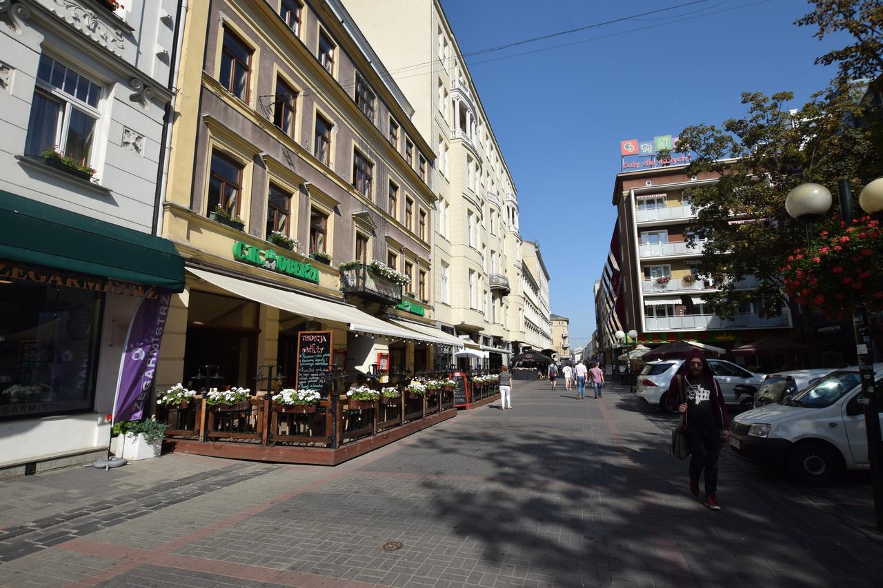 Elegant Chmielna Promenade *