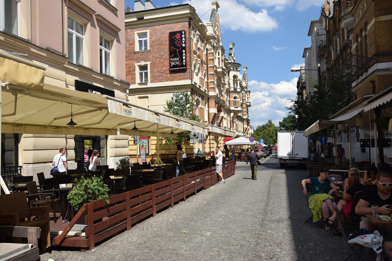 Elegant Promenade * Warsaw