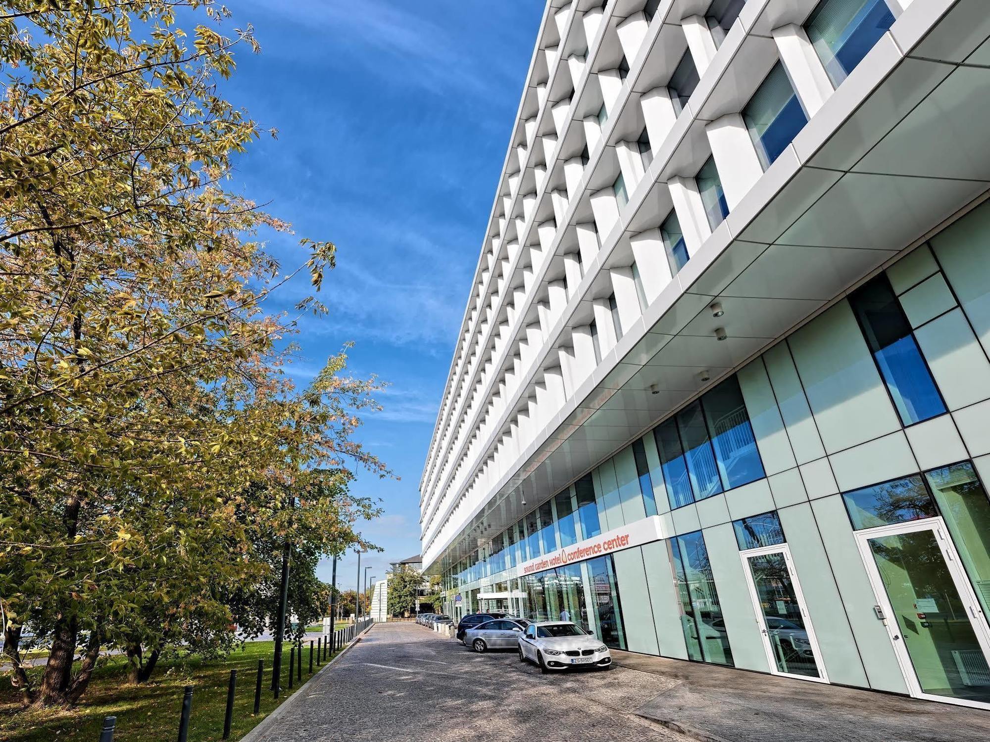 Khách sạn Sound Garden Airport Warsaw