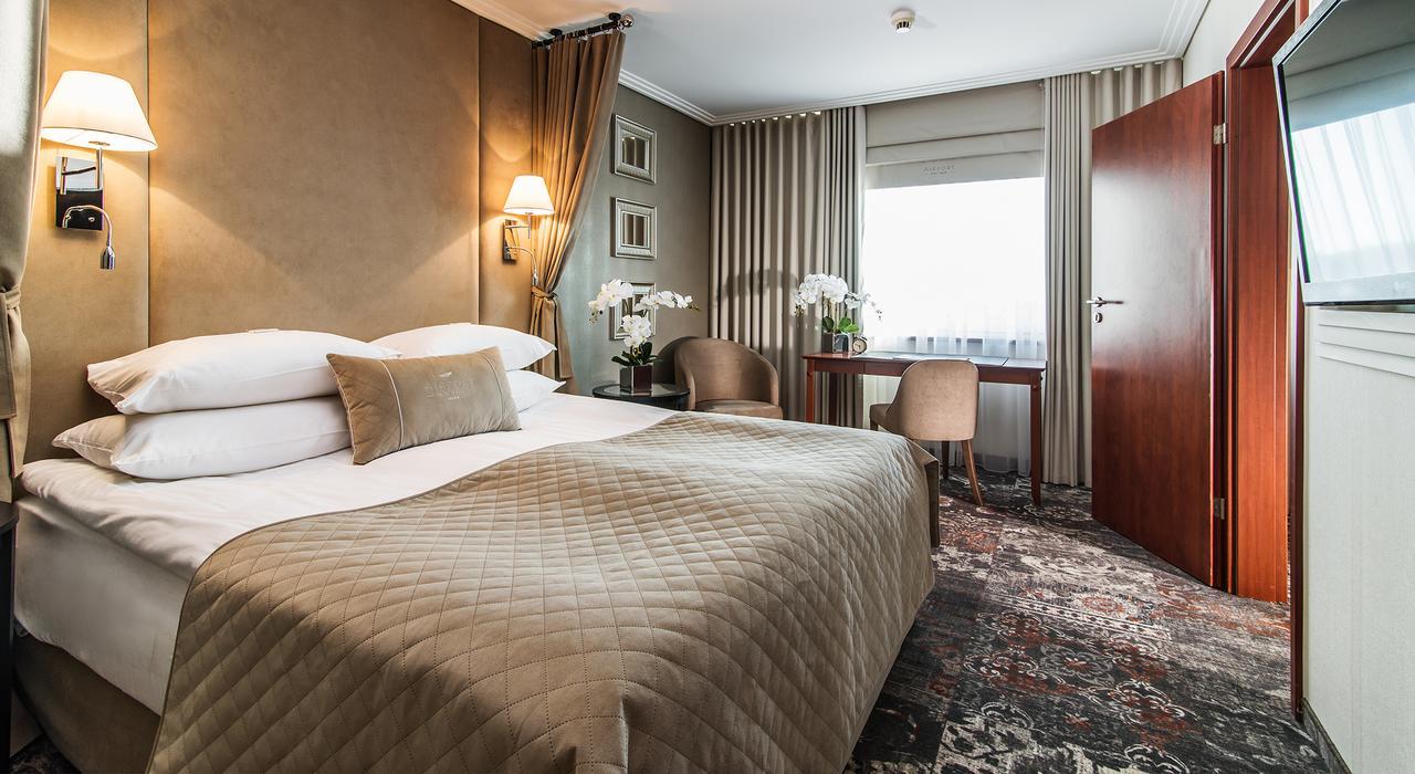 Airport Okęcie Hotel 4*
