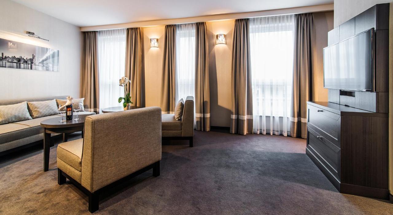 Airport Okęcie 4*