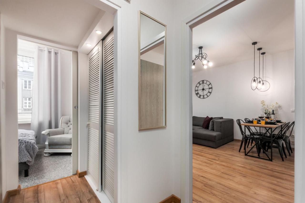 Madelaine By Renters Apartment Warsaw