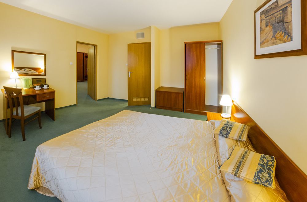 Sangate Airport Hotel