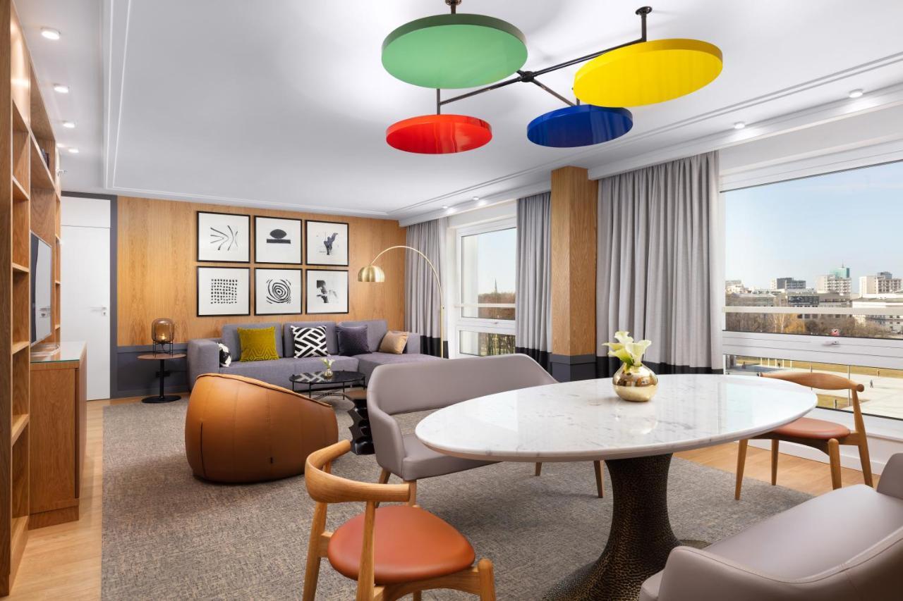 Sofitel Victoria Hotel