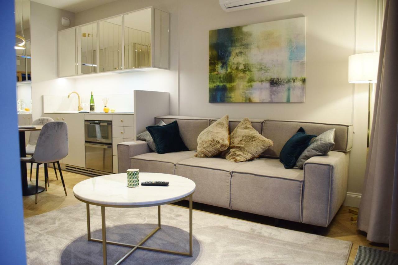 Mennica By Renters Prestige *