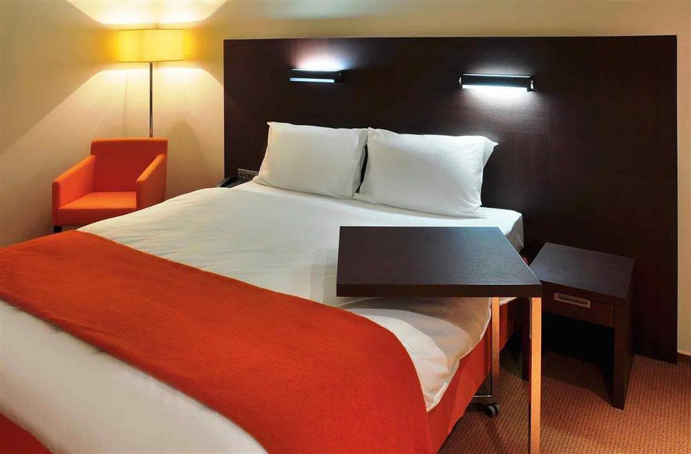 Mercure Airport Khách sạn