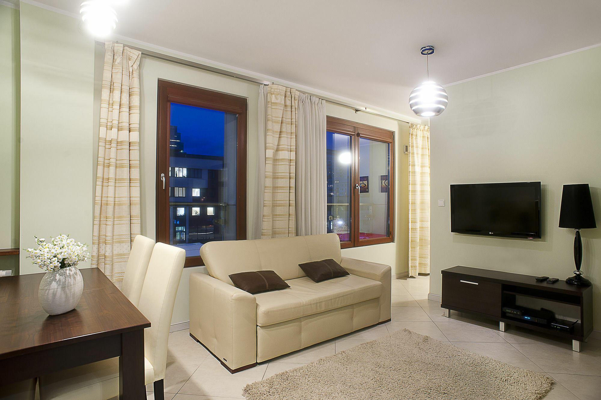 Silver Apartment