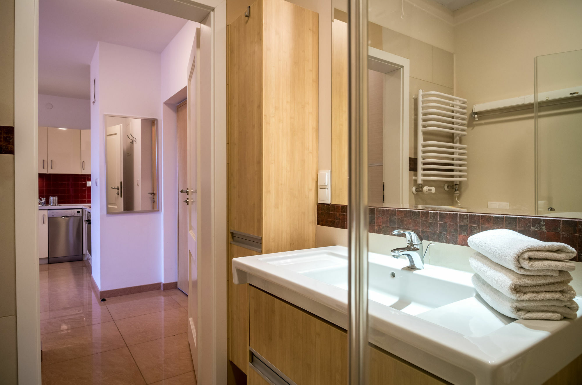 Silver Apartment *