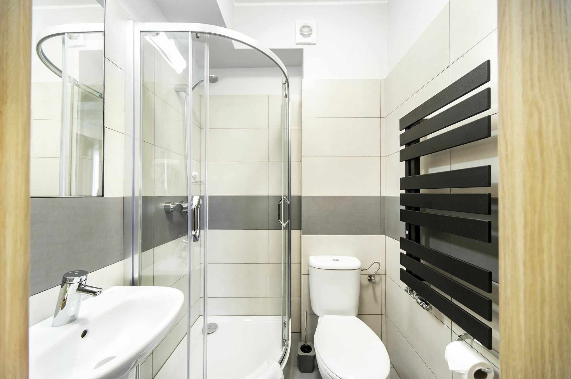 Khách sạn Waw Airport Okecie 2*