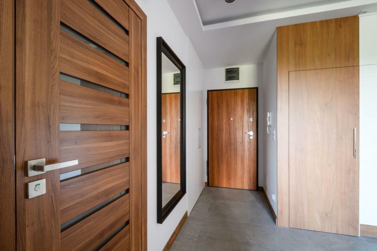 Apartment Cinema - *