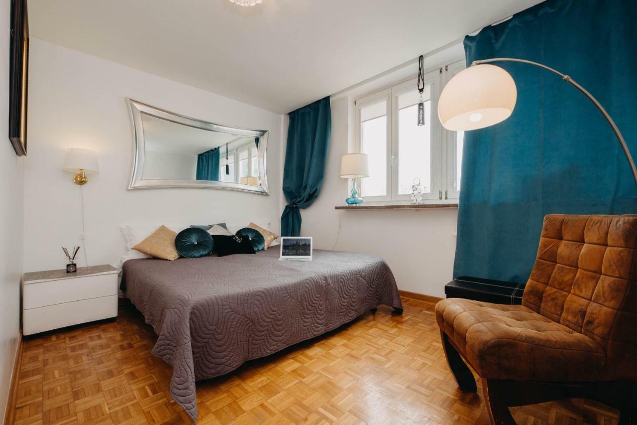 V Ajax Rondo Onz Apartment Warsaw