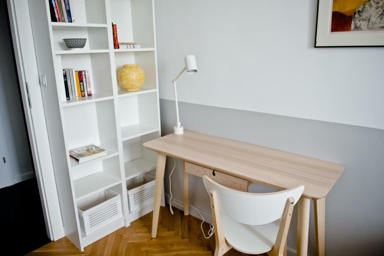 Apartament Chłodna Near To City Center Apartament
