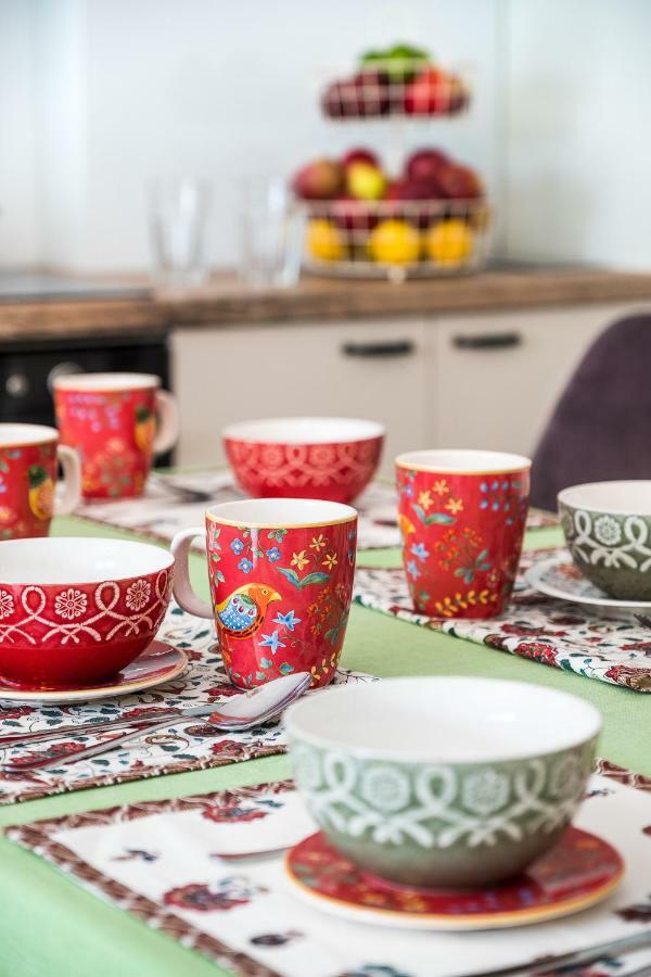 Folk Apartment *