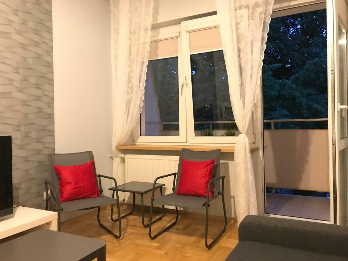 Rent0nline Hoza Center Metro Apartment Warsaw