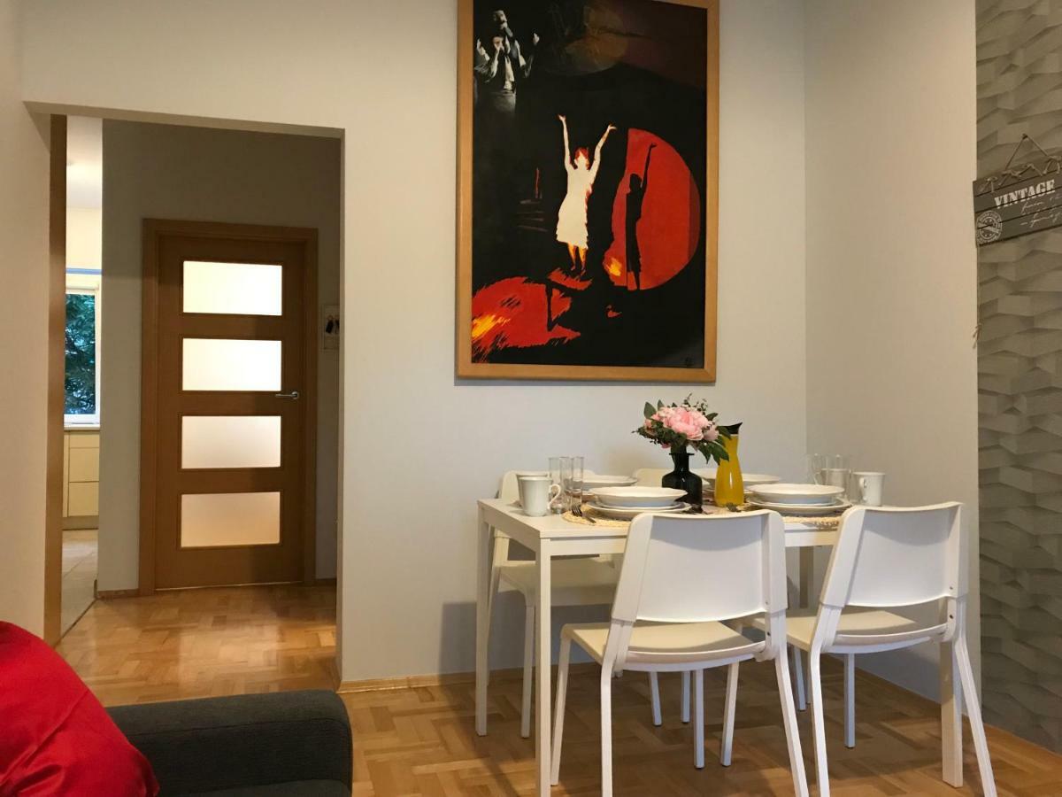 Rent0nline Hoza Center Metro Warsaw