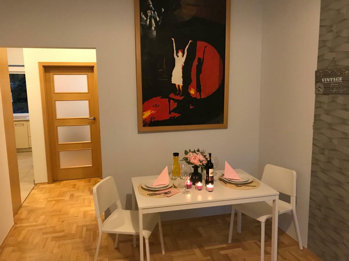 Rent0nline Hoza Center Metro Apartment