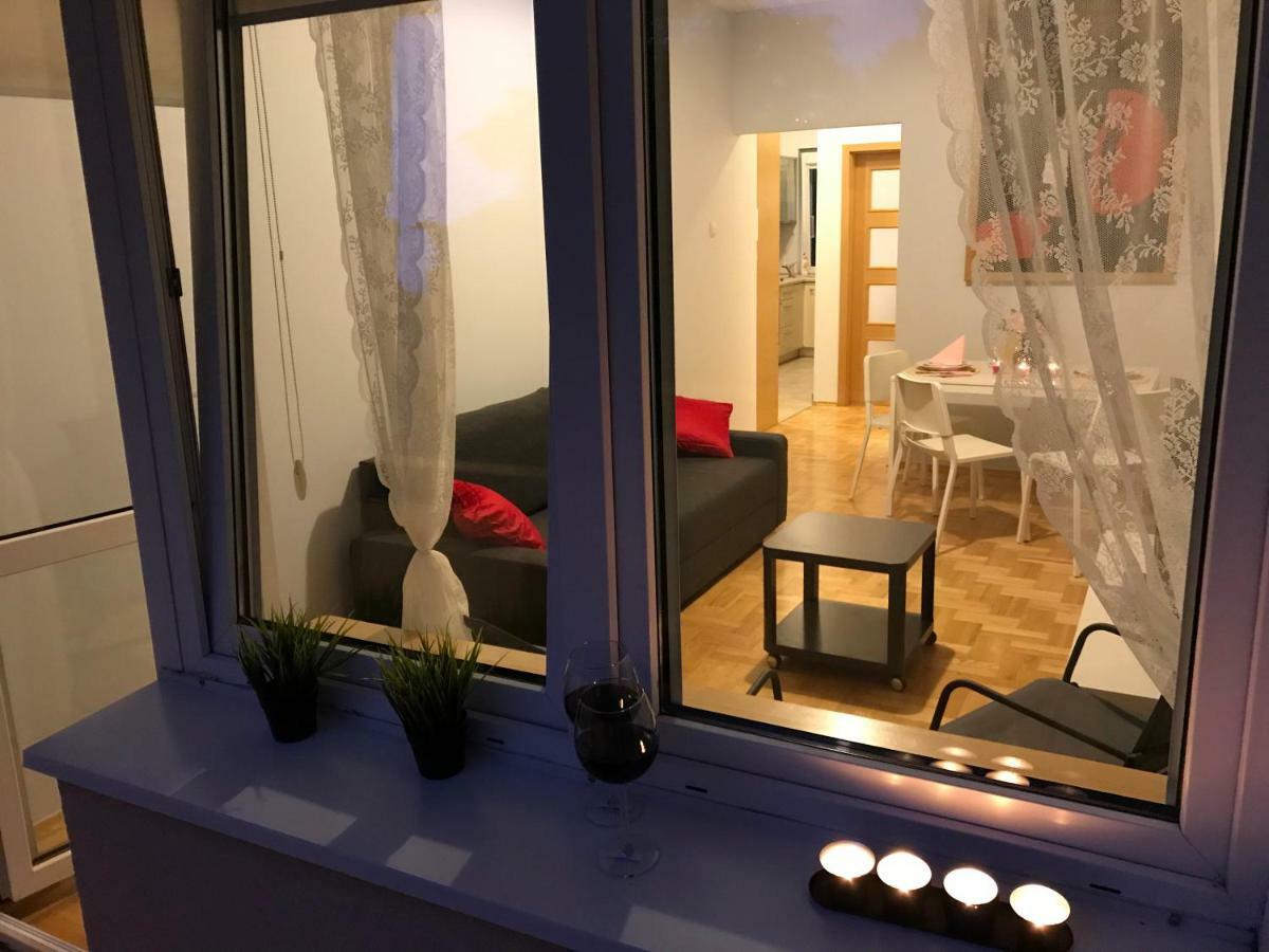 Rent0nline Hoza Center Metro Apartment