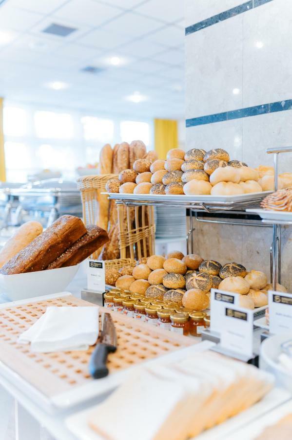 Hotel Sangate Airport Warsaw