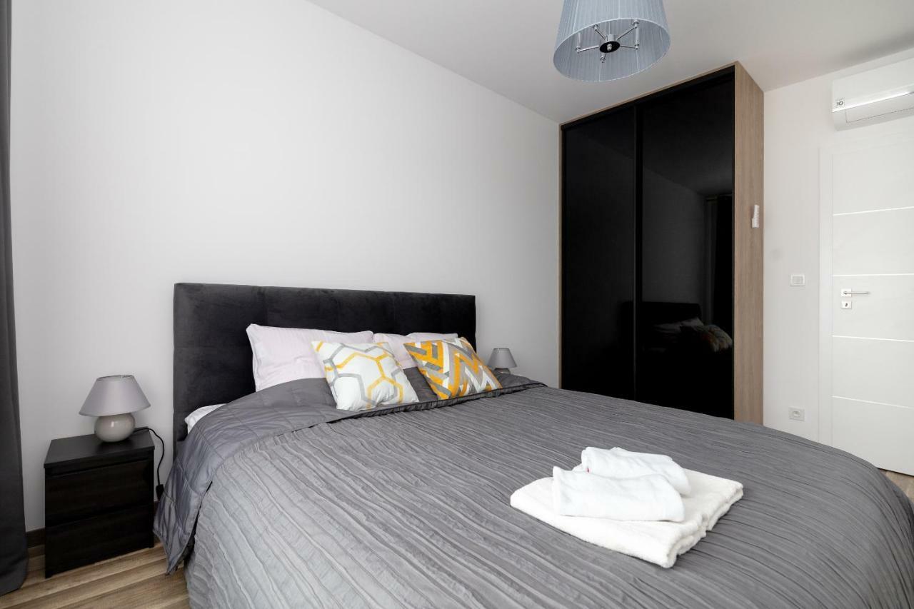 Airport 3-bedroom Apartment *