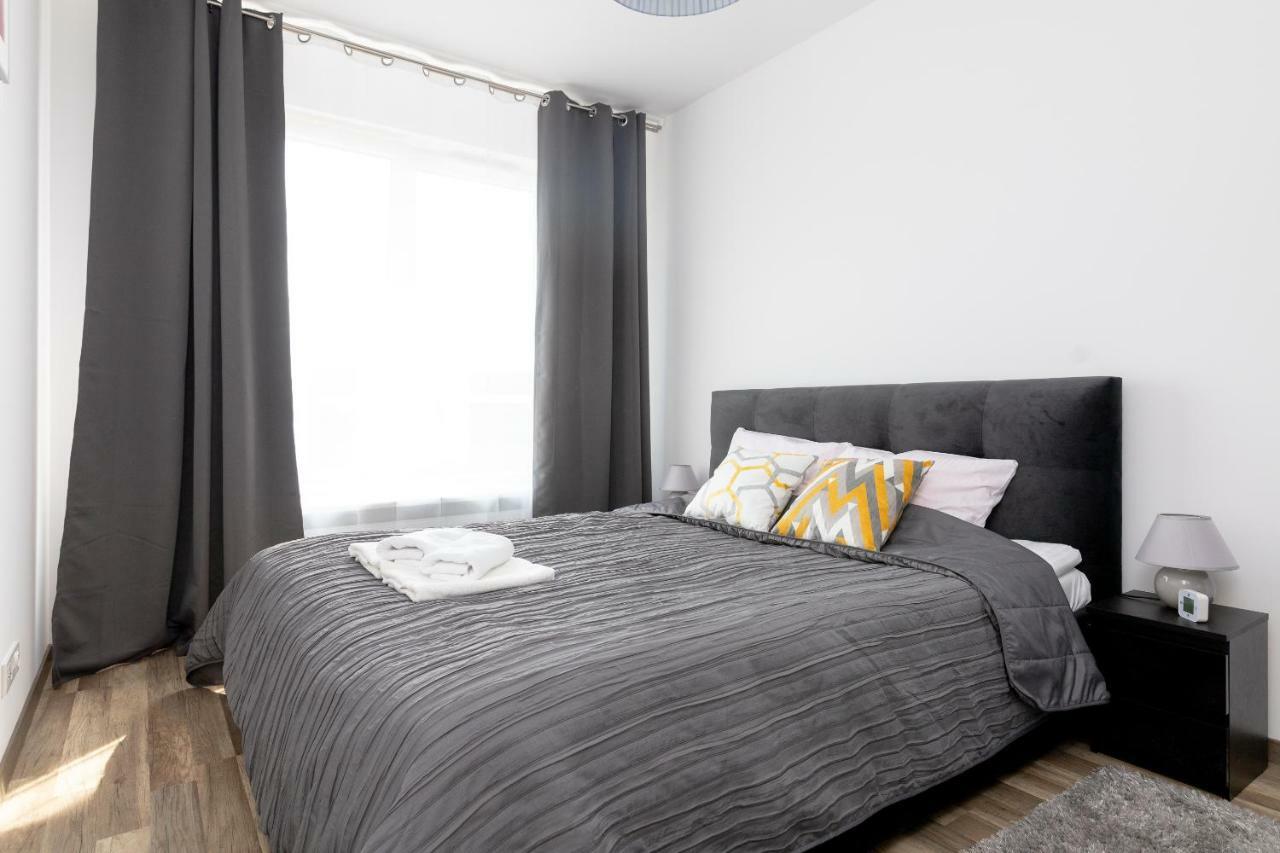 Airport 3-bedroom Apartment Warsaw