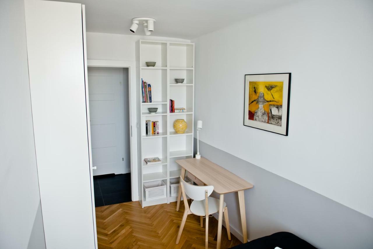 Apartament Chłodna Near To City Center Apartament *