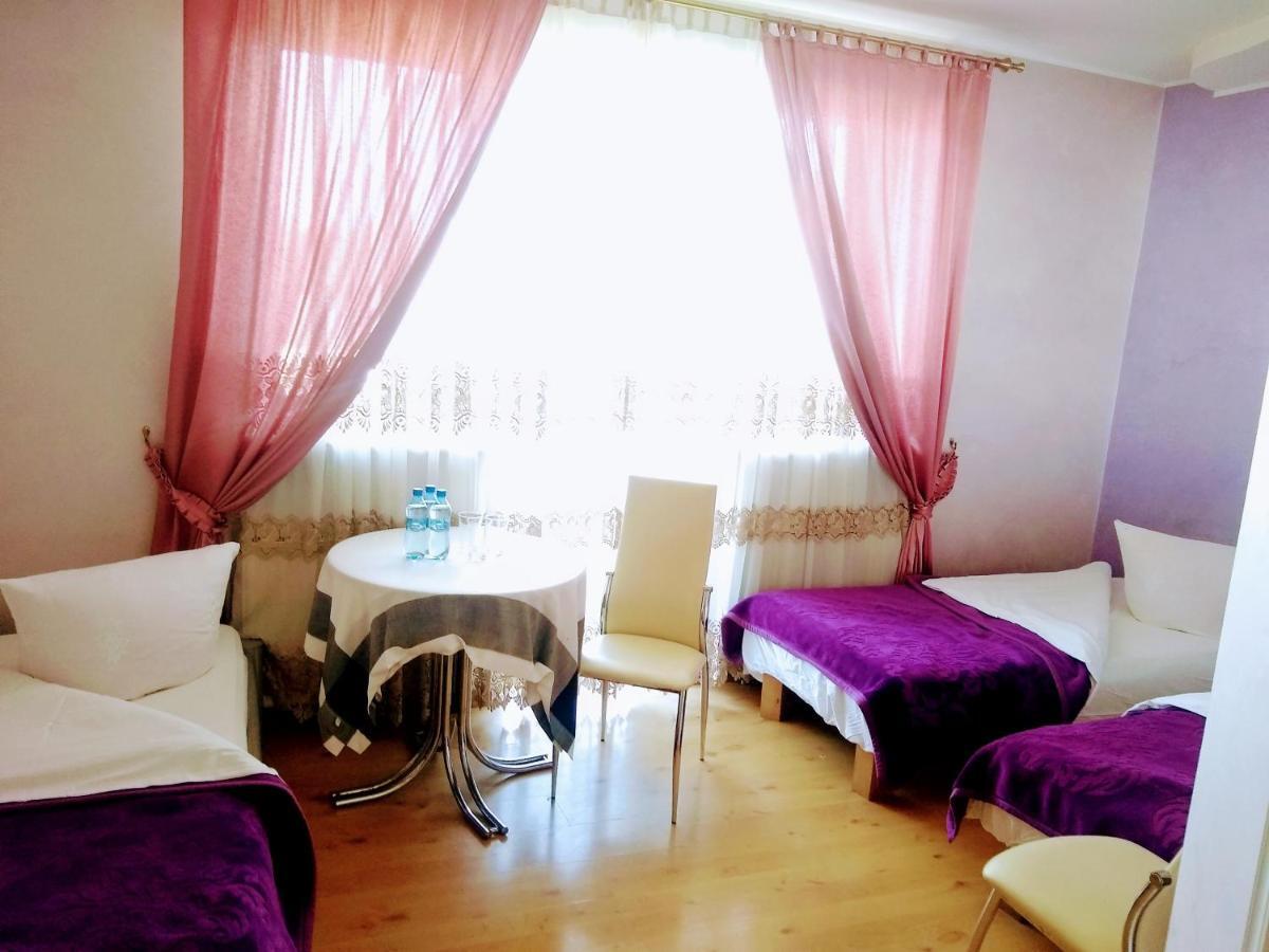 My - Czarny Kot Bed & Breakfast Warsaw
