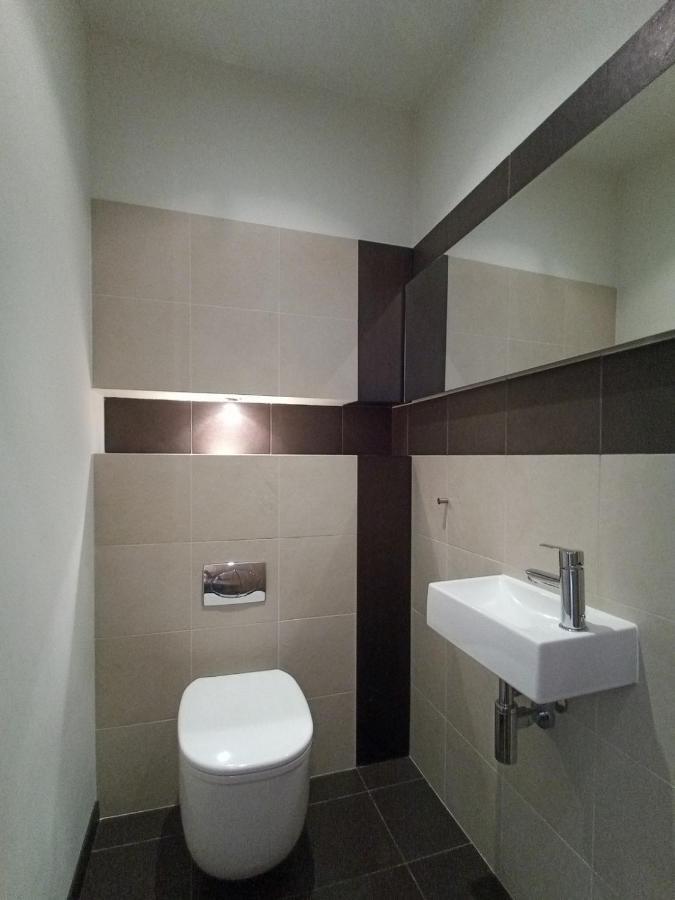 Vive Modern 3-bedroom Flat In Guarded Estate, Parking Warsaw