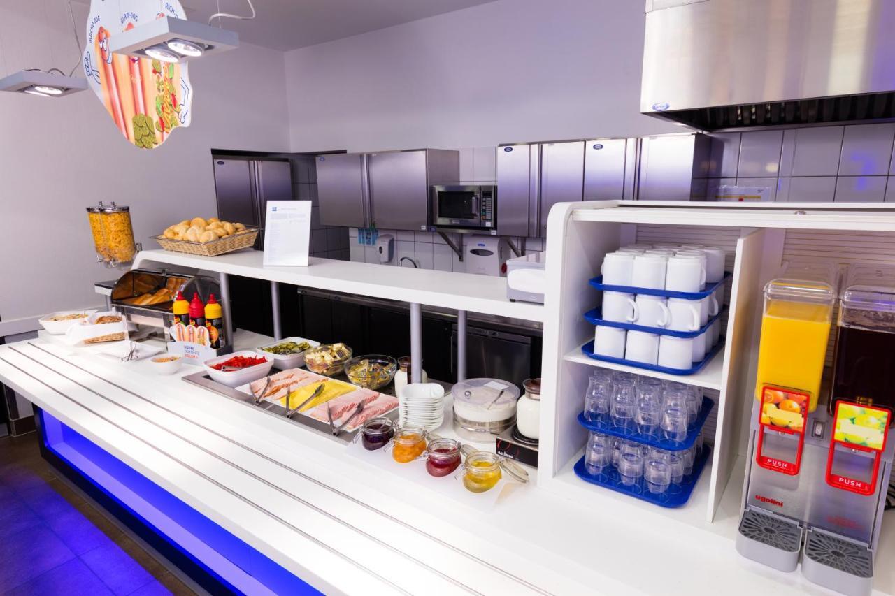 Ibis Budget Warszawa West Station *
