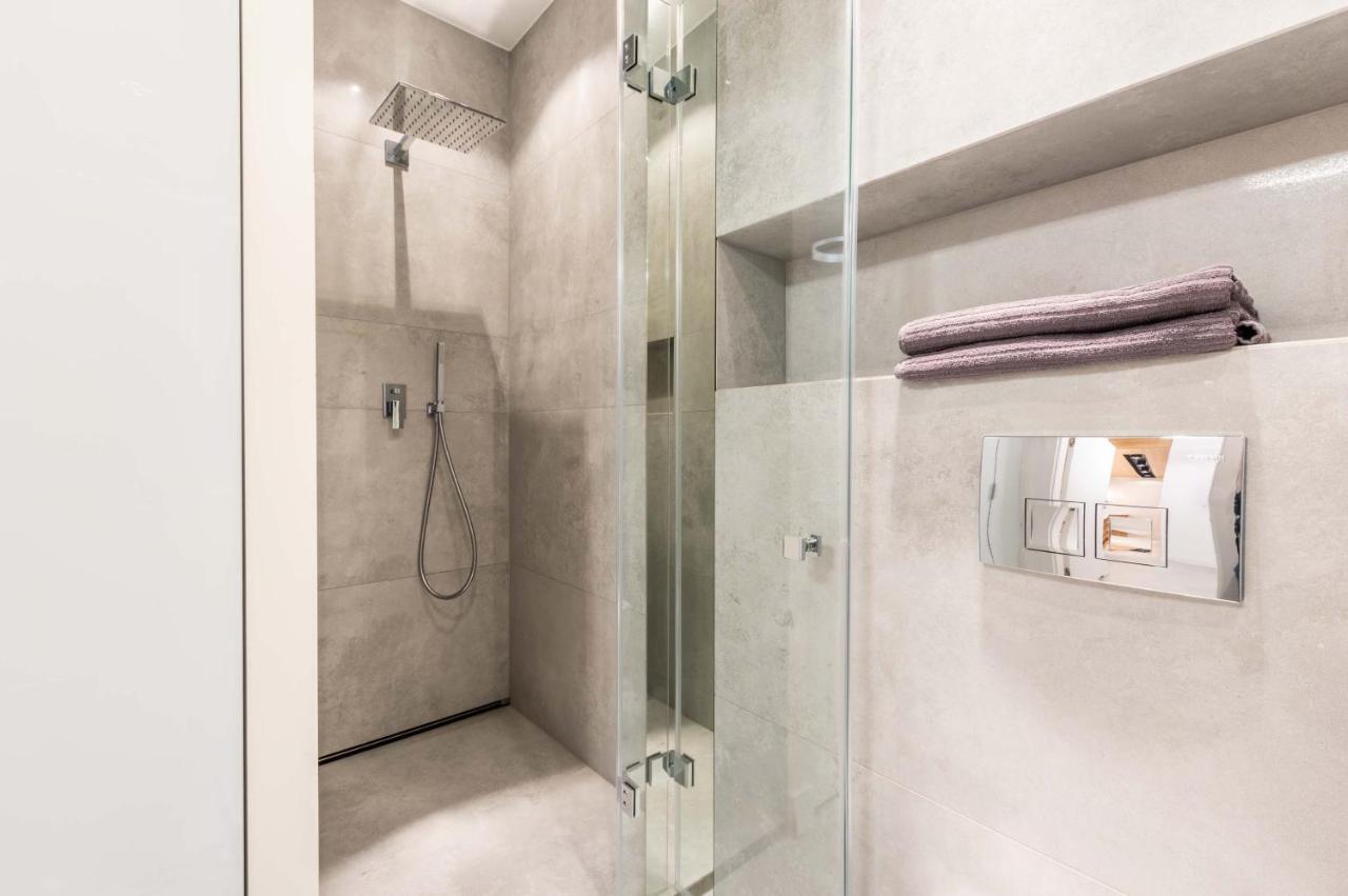 Galeria Rondo Wiatraczna Apartment *