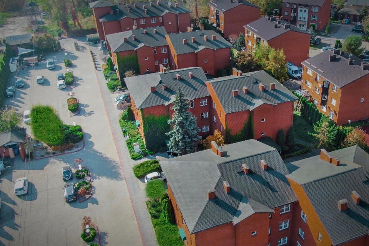 - Hotel apartamentowy