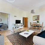 Two Bedroom Apartment For 6 People